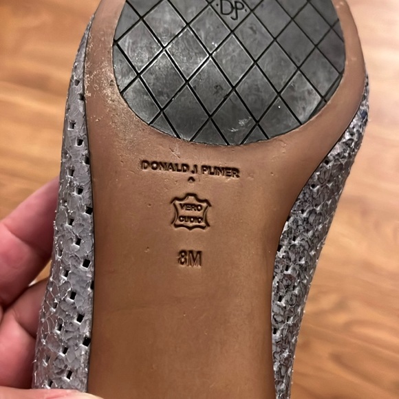 DONALD J PLINER Women's Ava Pointed Toe Metallic Loafers Silver Size 8M - Picture 11 of 12